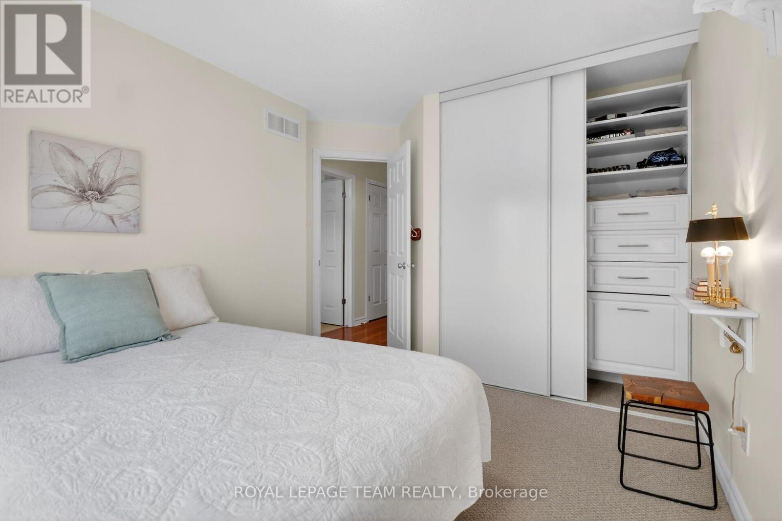 210 Hunterbrook Street N