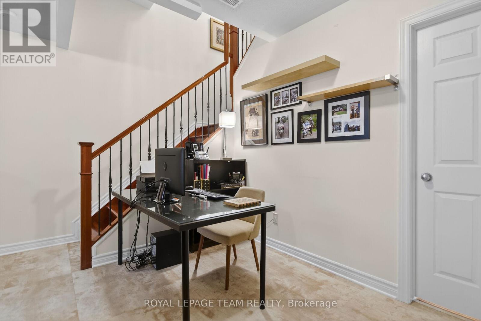 210 Hunterbrook Street N