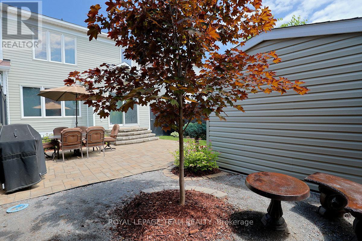 210 Hunterbrook Street N