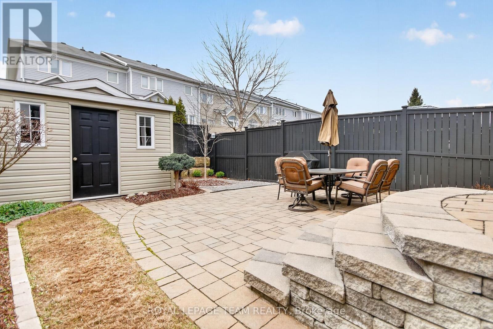 210 Hunterbrook Street N