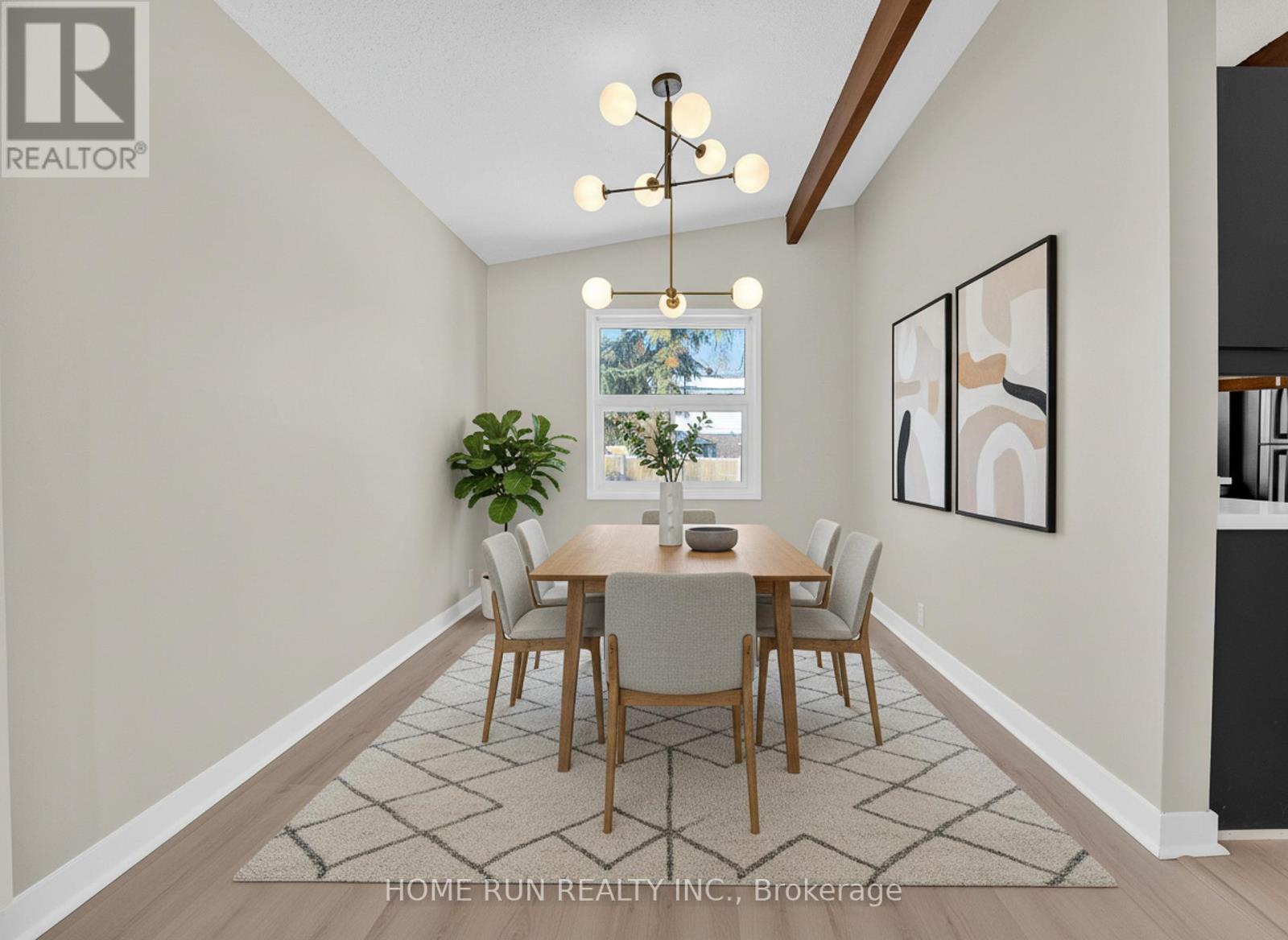 1259 Meadowlands Drive E