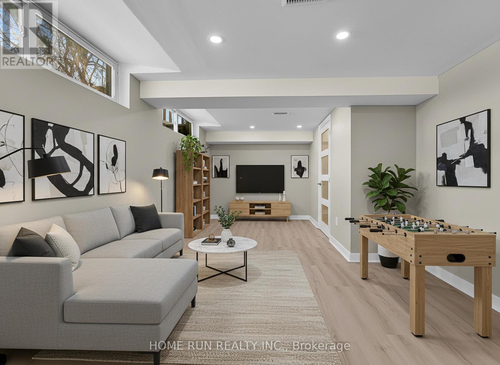 1259 Meadowlands Drive E