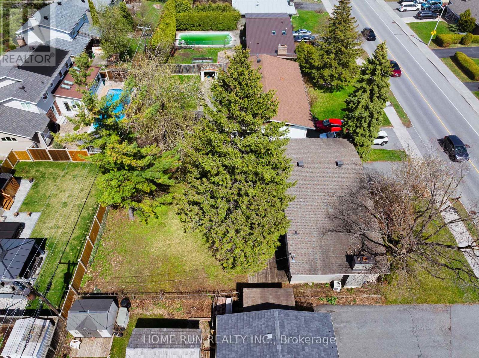 1259 Meadowlands Drive E