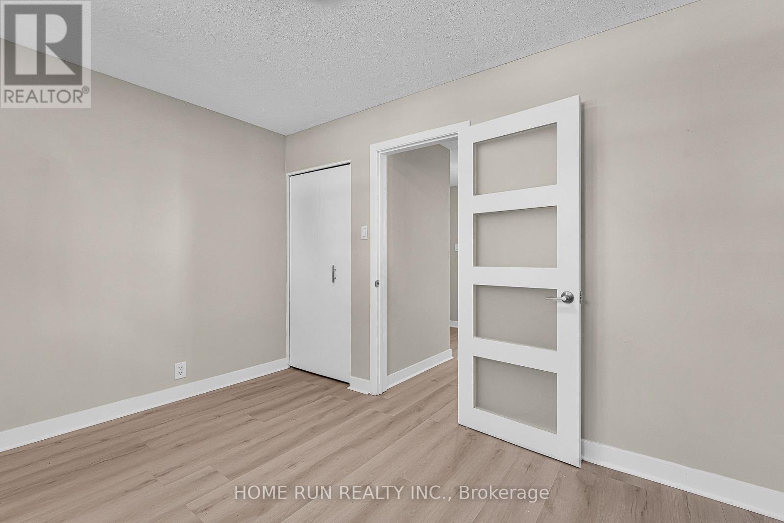 1259 Meadowlands Drive E