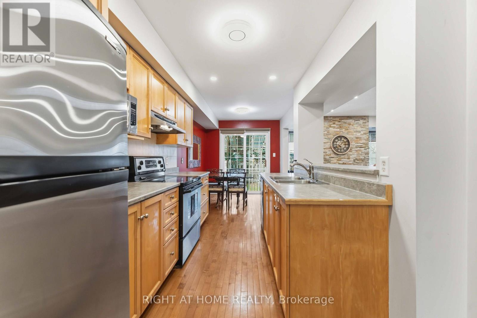 52 Fieldberry Private