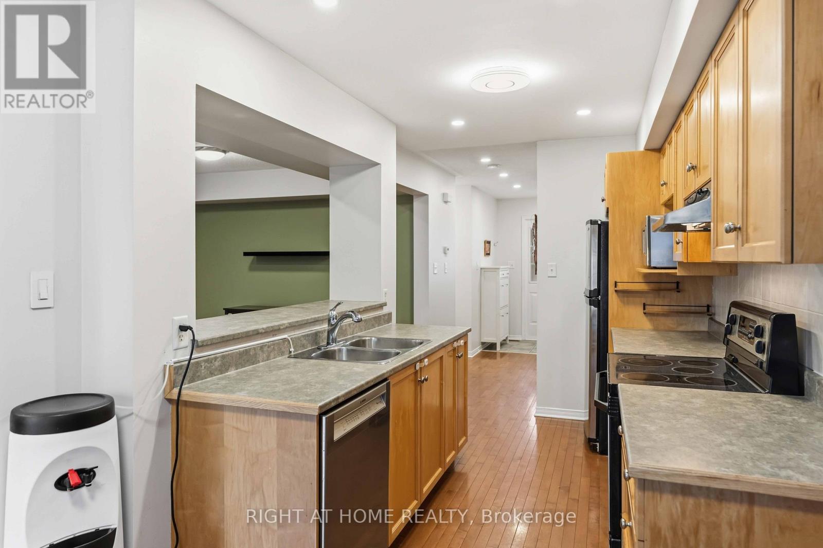 52 Fieldberry Private