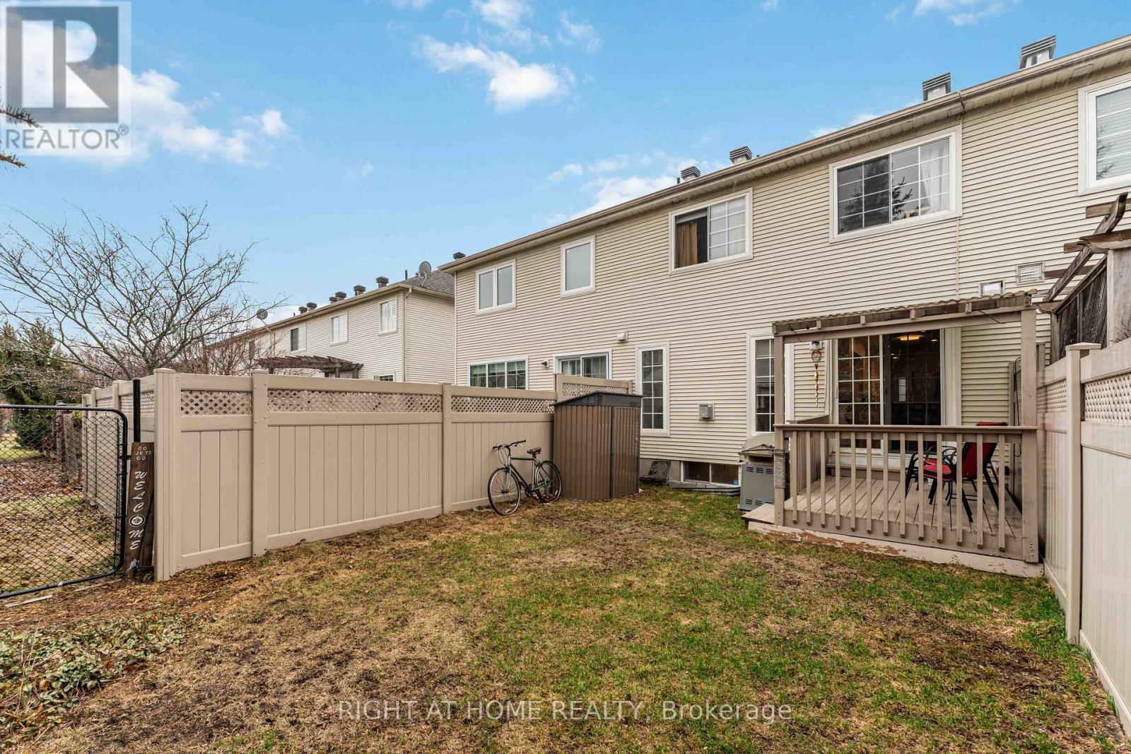 52 Fieldberry Private