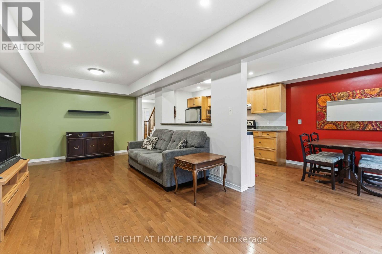 52 Fieldberry Private