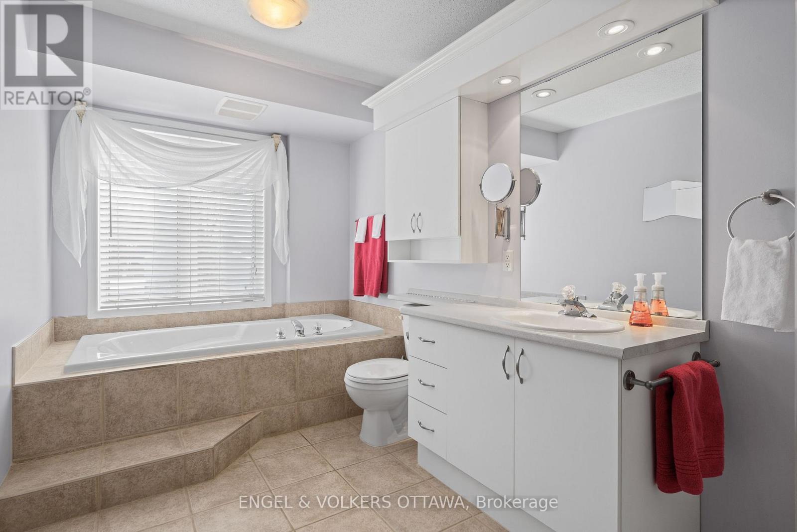 206 - 134 Edwards Street