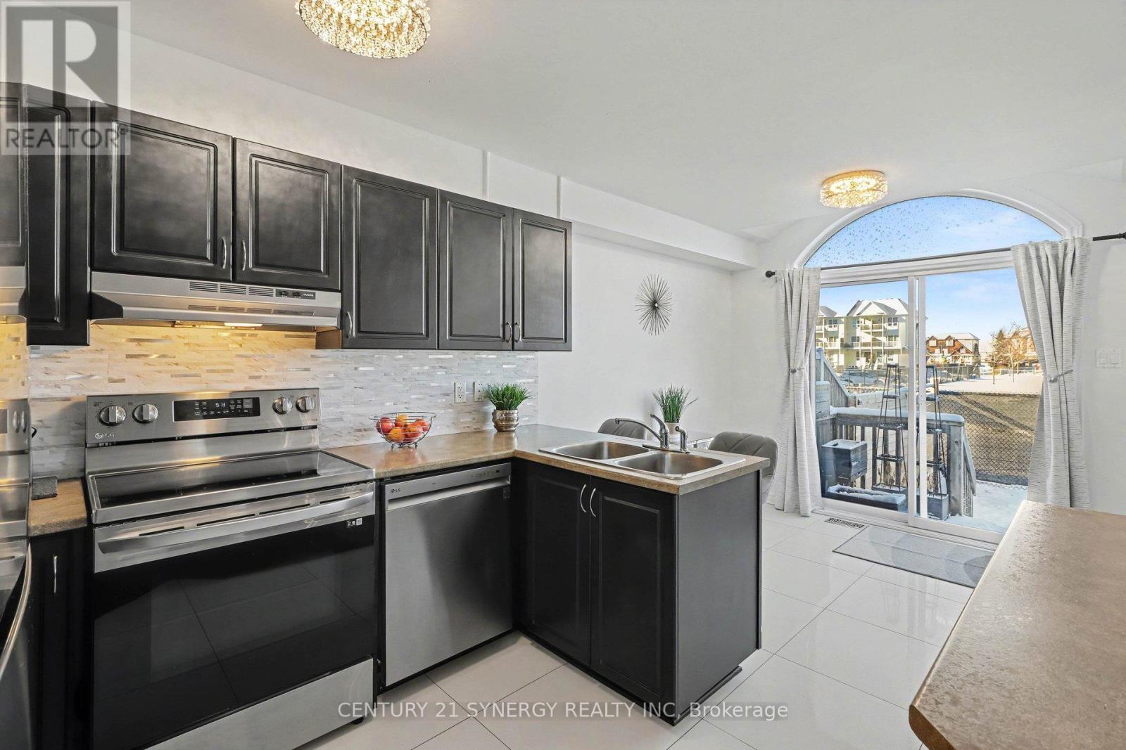 114 Silvermoon Crescent