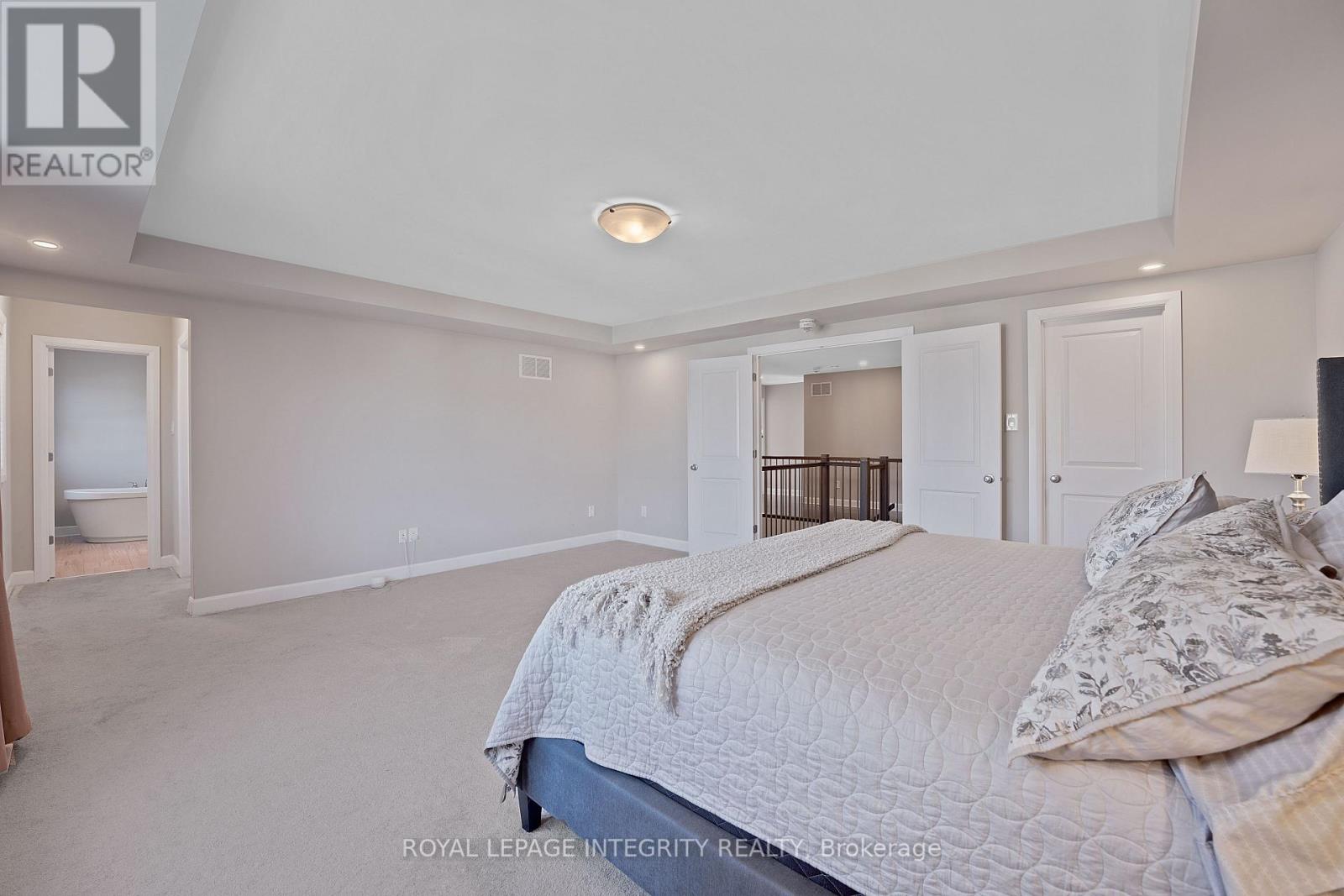 49 Hawks Landing Crescent