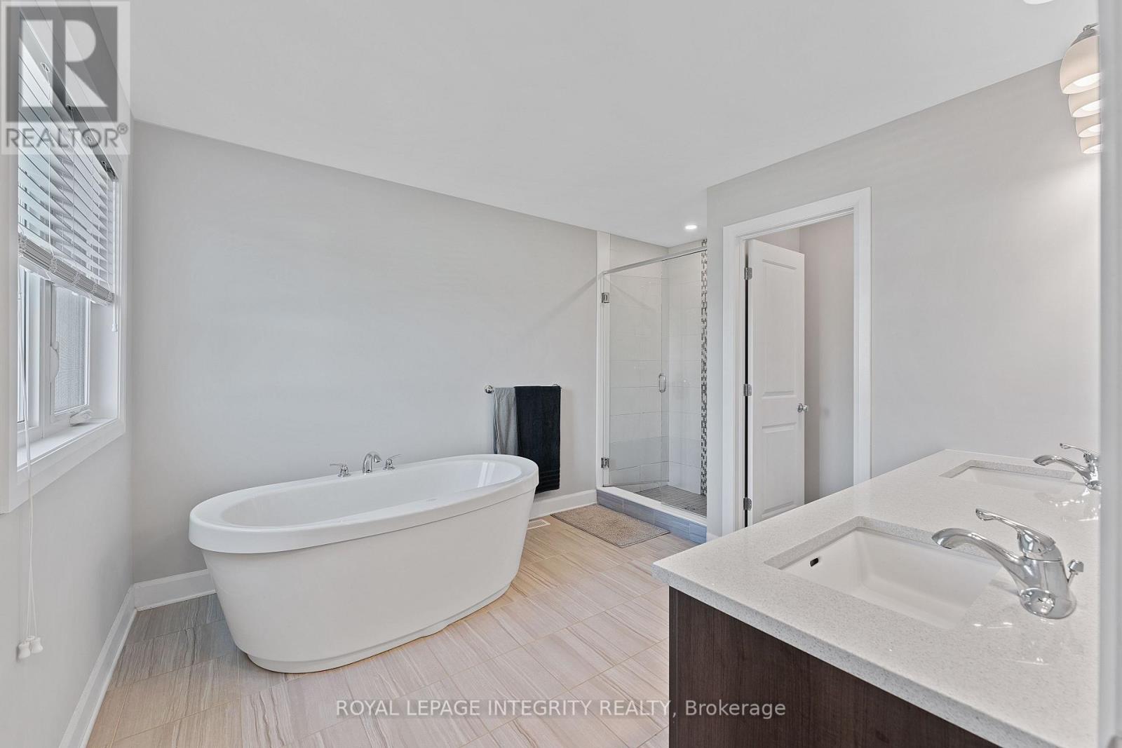 49 Hawks Landing Crescent