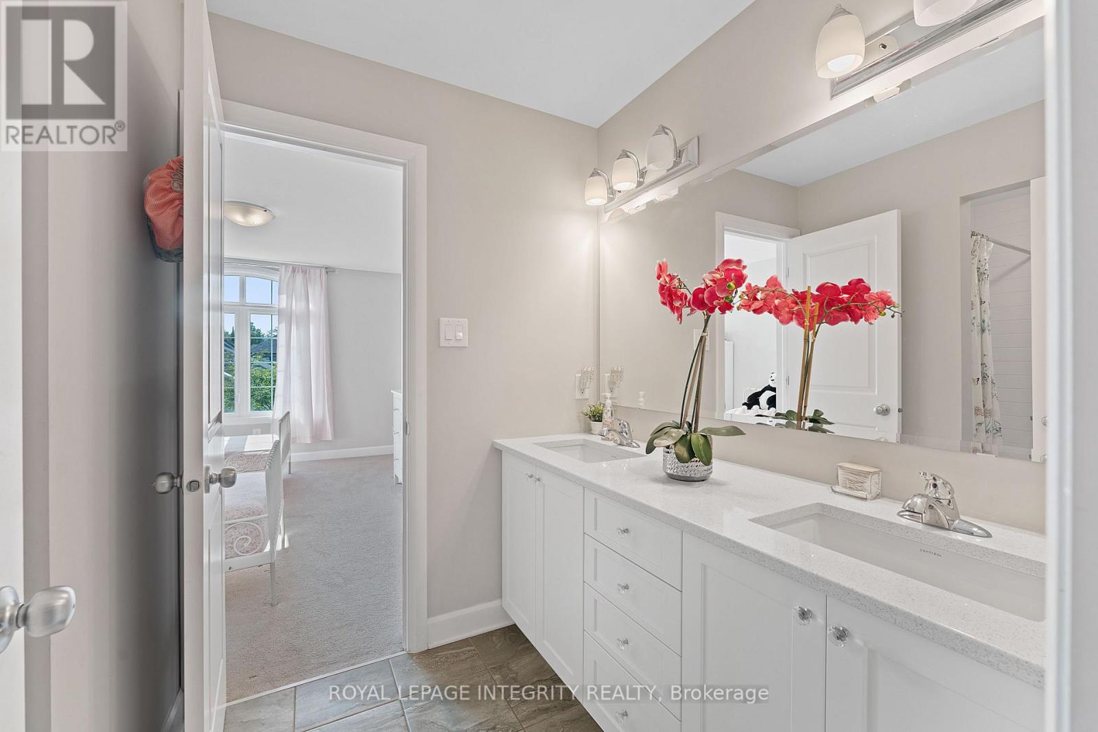 49 Hawks Landing Crescent