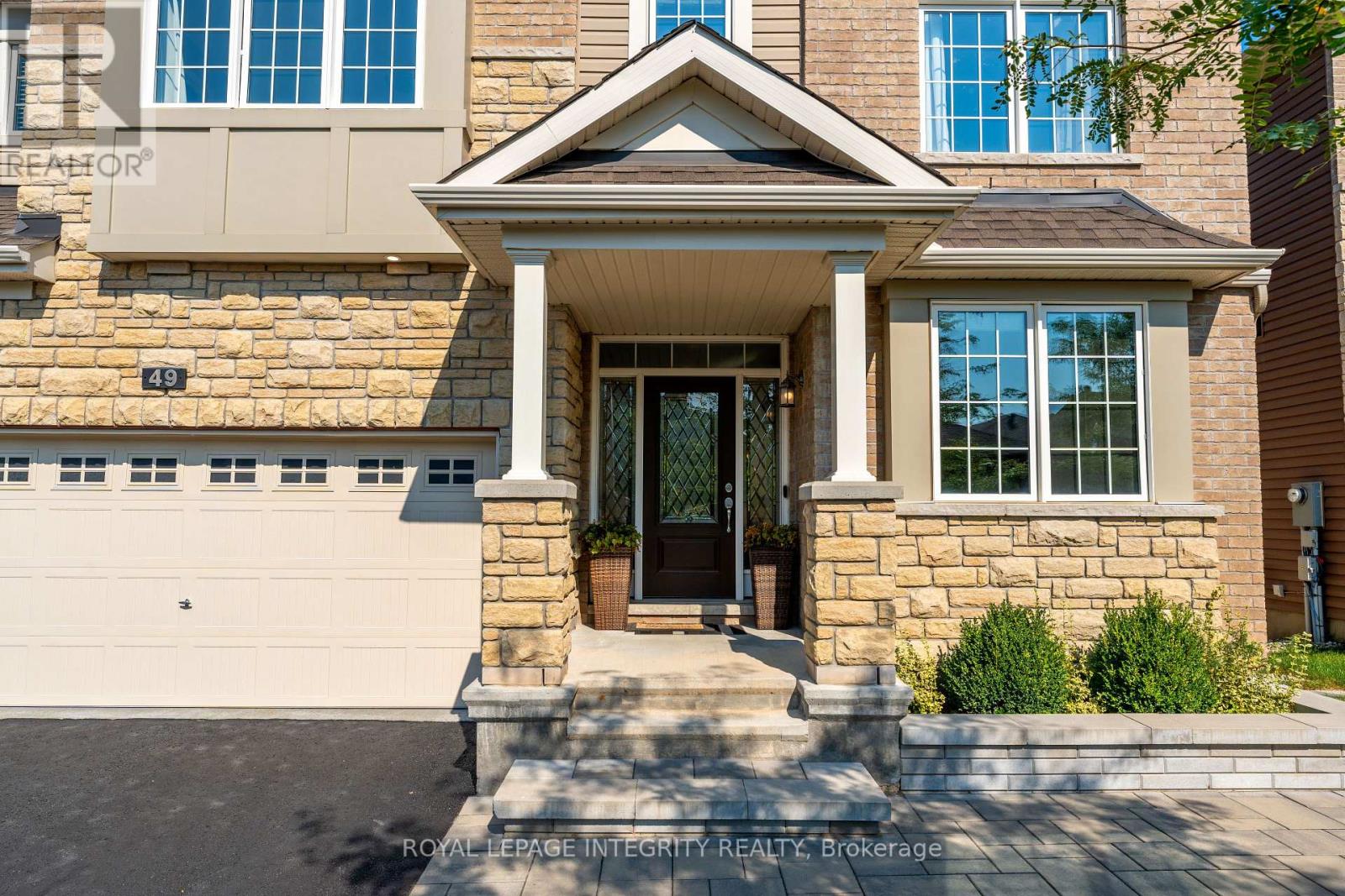 49 Hawks Landing Crescent