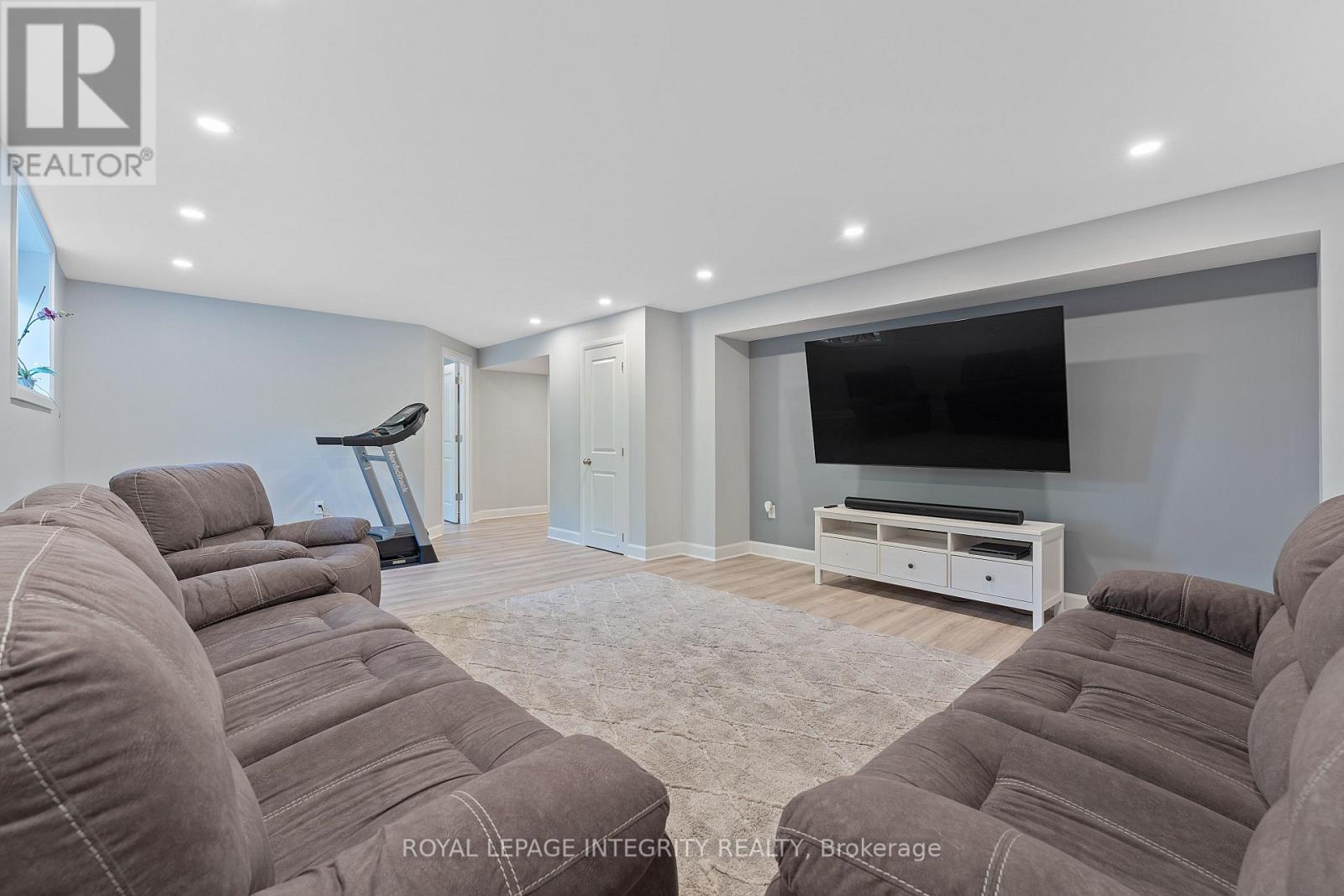 49 Hawks Landing Crescent