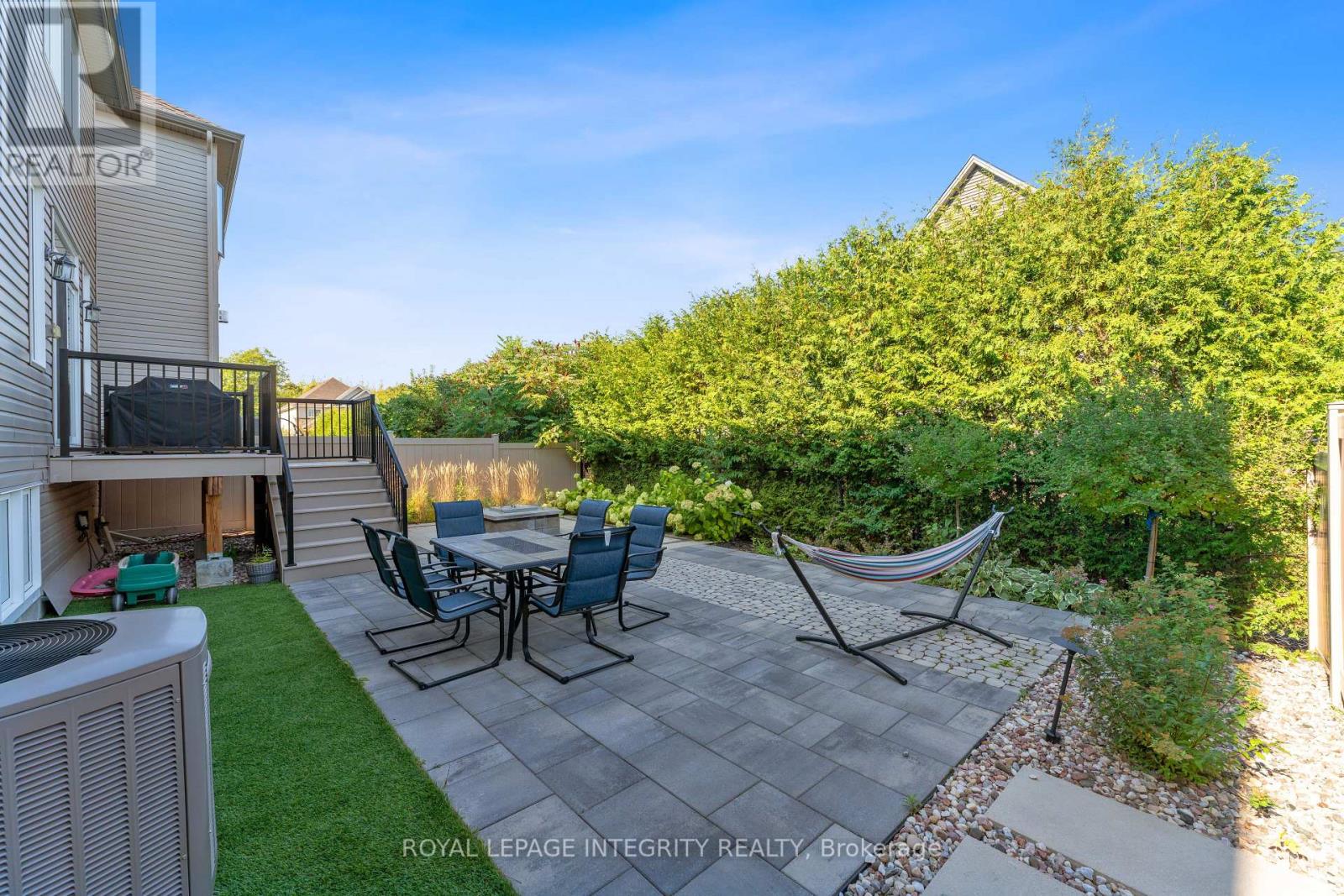 49 Hawks Landing Crescent