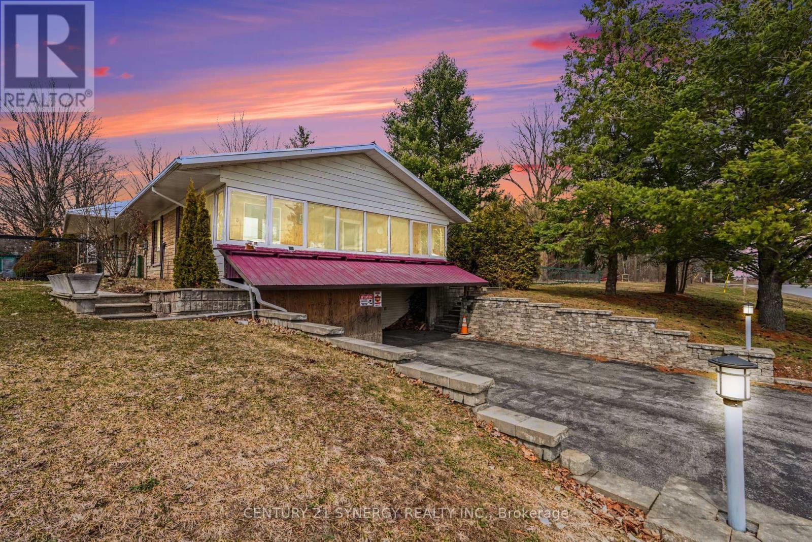 220 Highfield Crescent