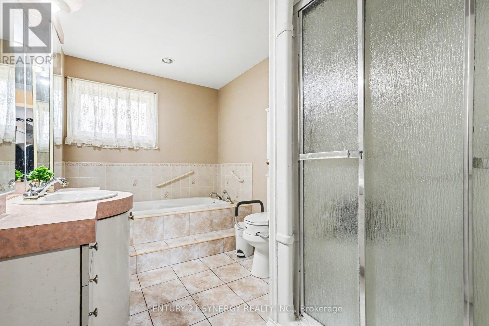 220 Highfield Crescent