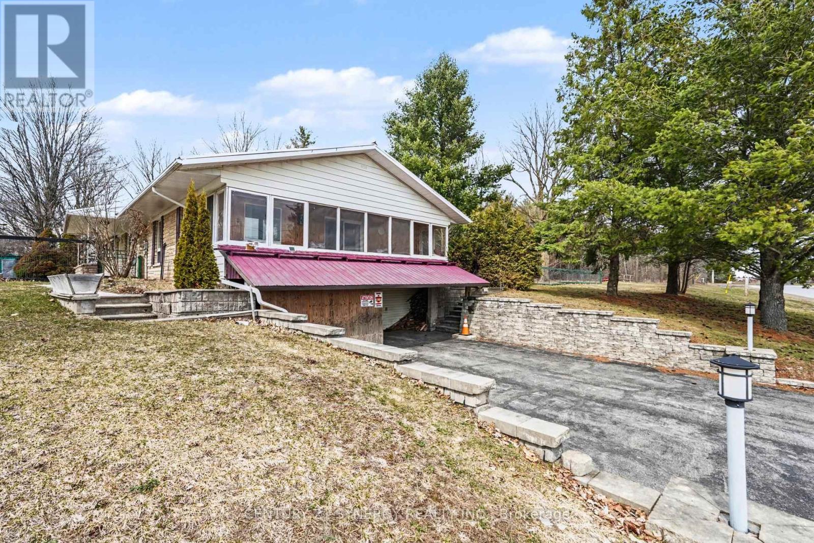 220 Highfield Crescent