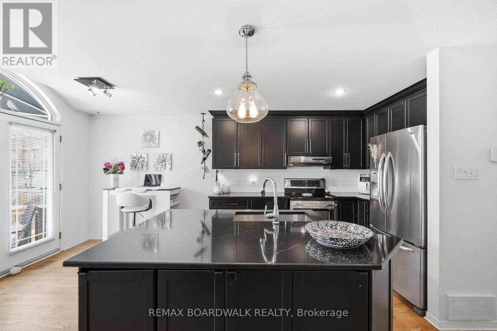 1600 Henri Lauzon Street