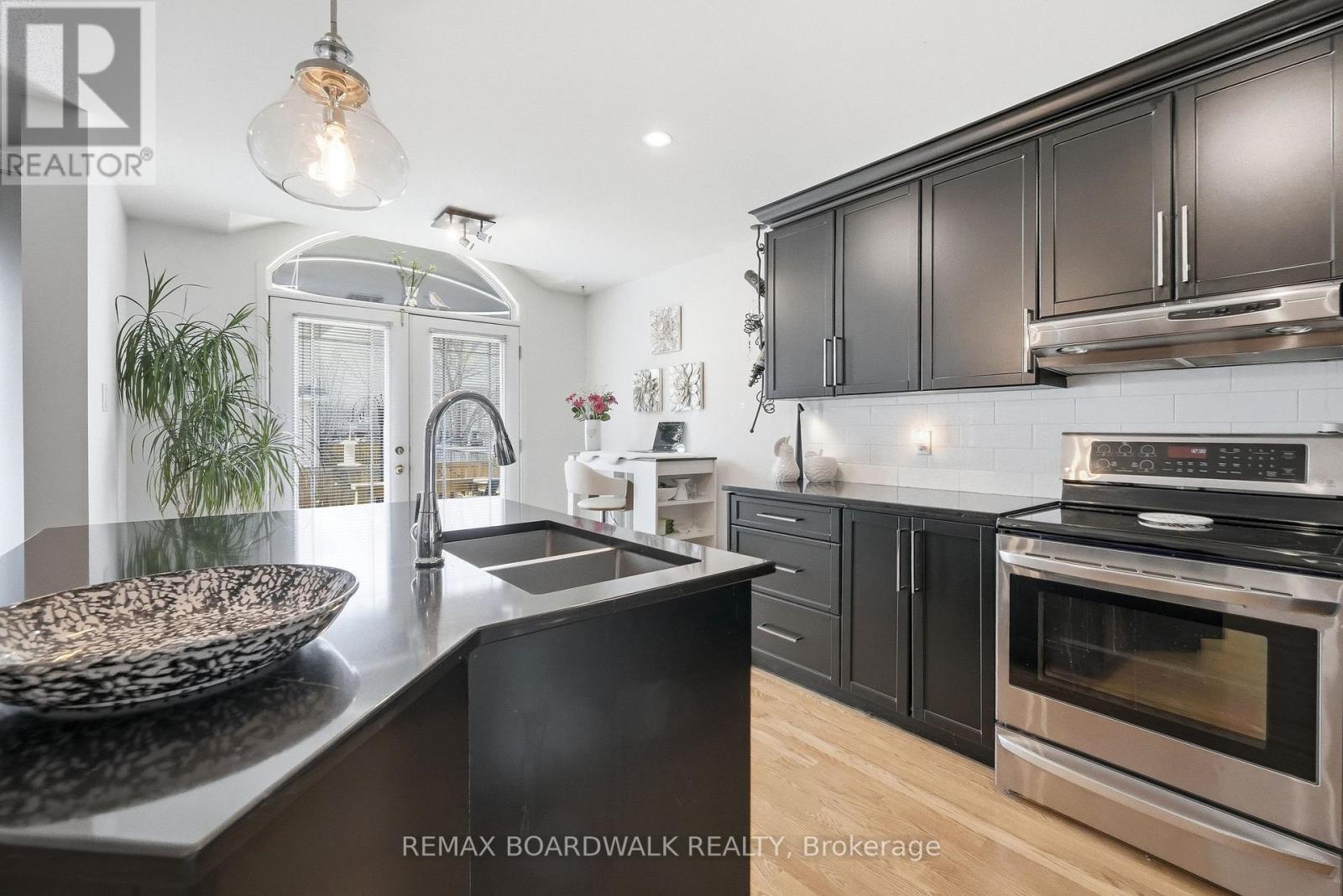 1600 Henri Lauzon Street