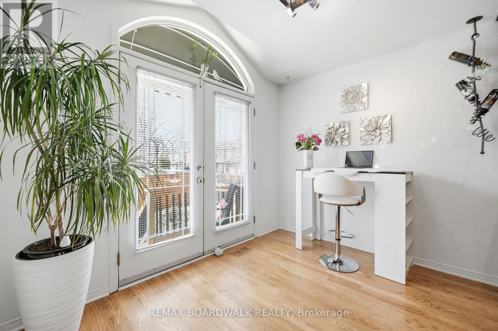 1600 Henri Lauzon Street