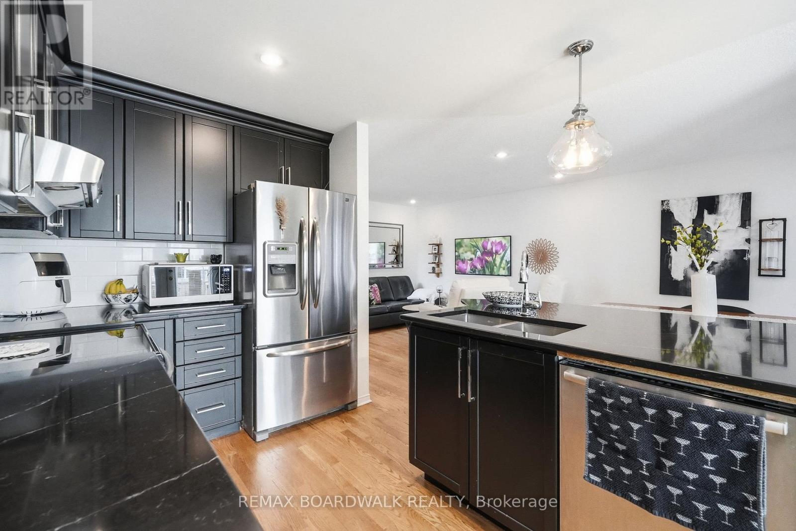 1600 Henri Lauzon Street