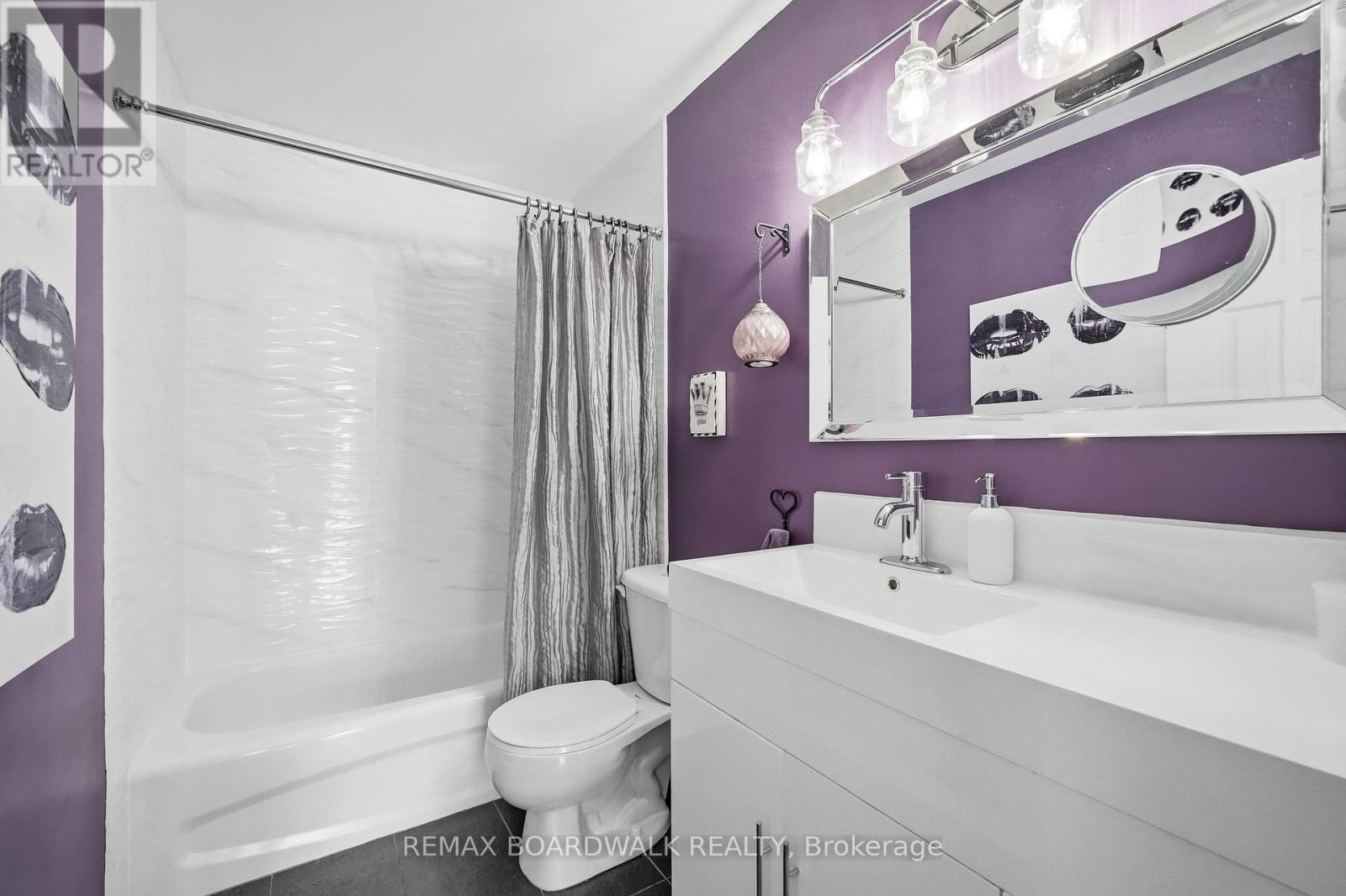 1600 Henri Lauzon Street