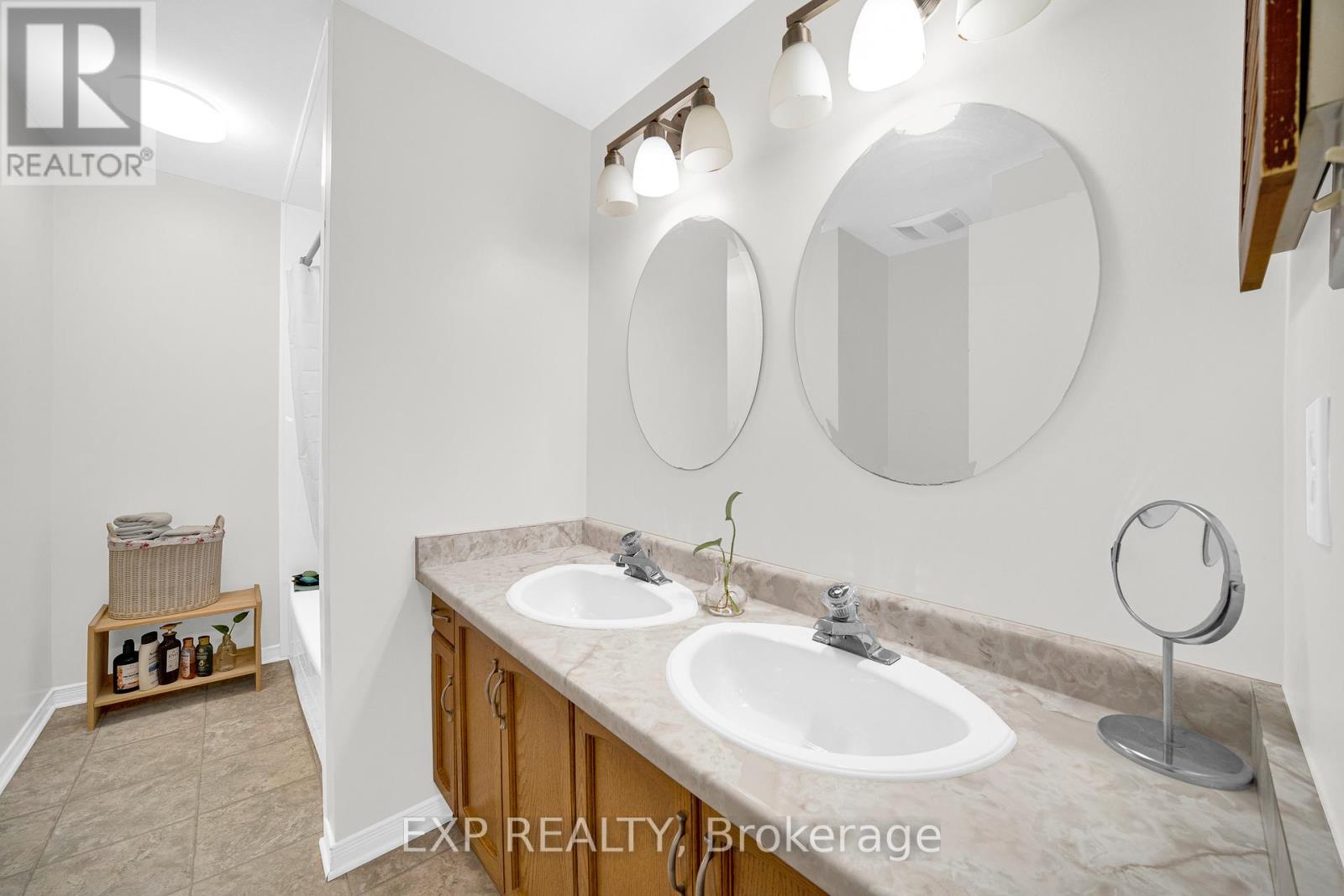 4 Huntersfield Drive