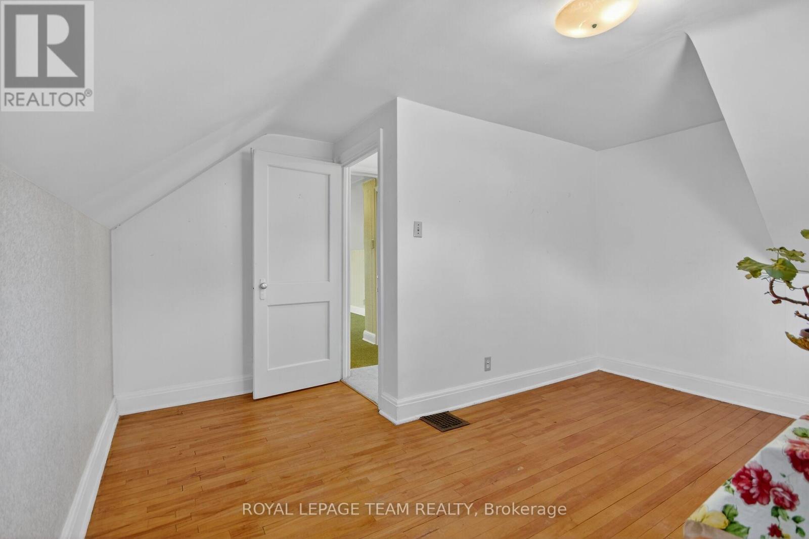 591 Churchill Avenue N