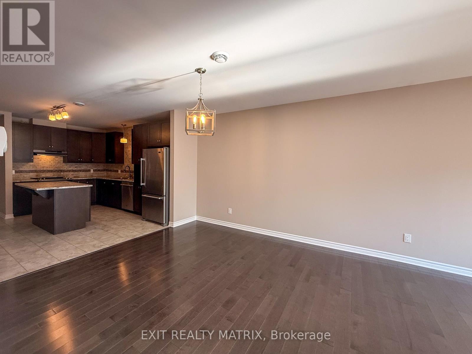 305 - 300 Solstice Crescent