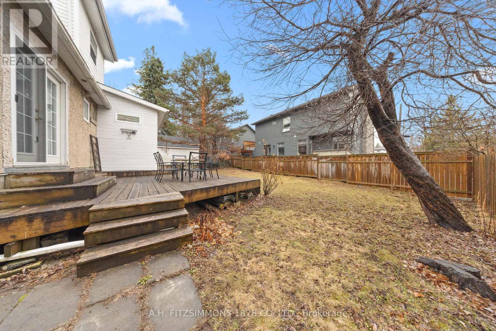 564 Tweedsmuir Avenue