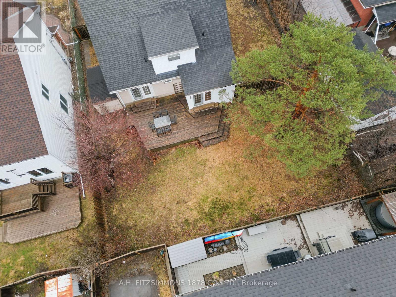 564 Tweedsmuir Avenue