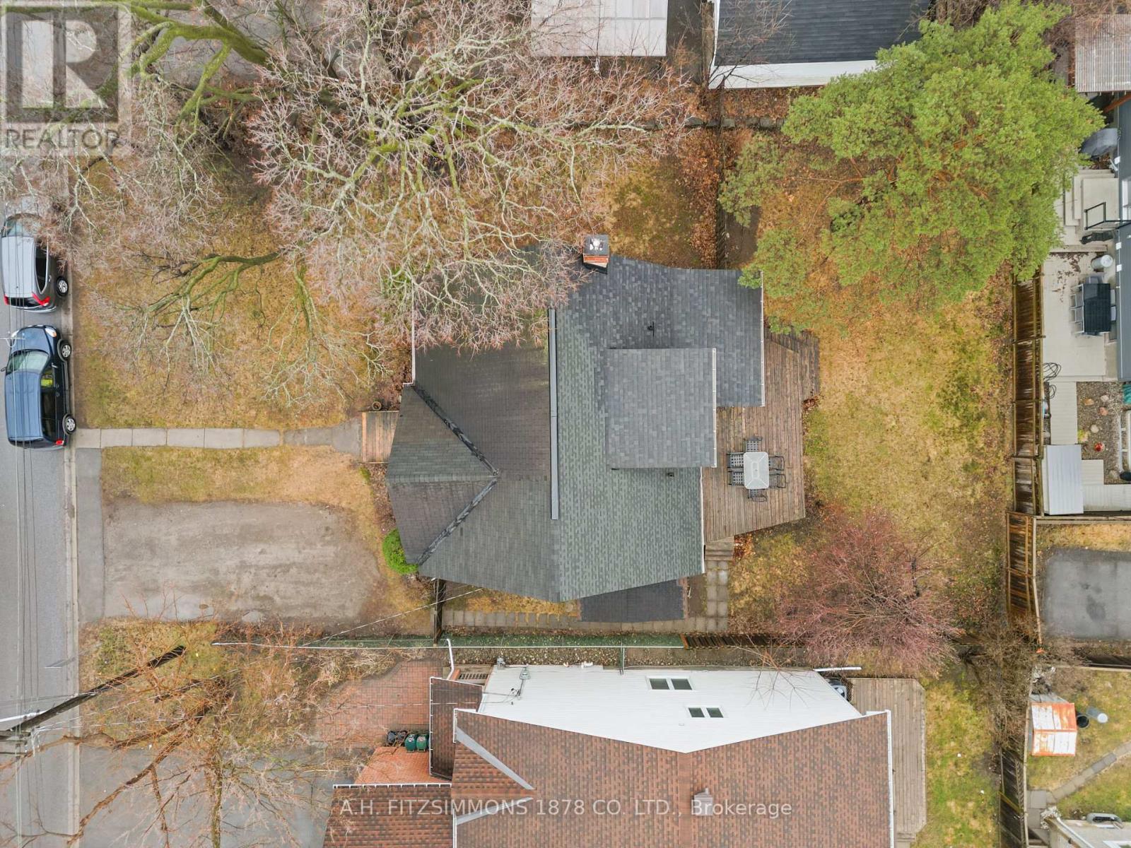 564 Tweedsmuir Avenue