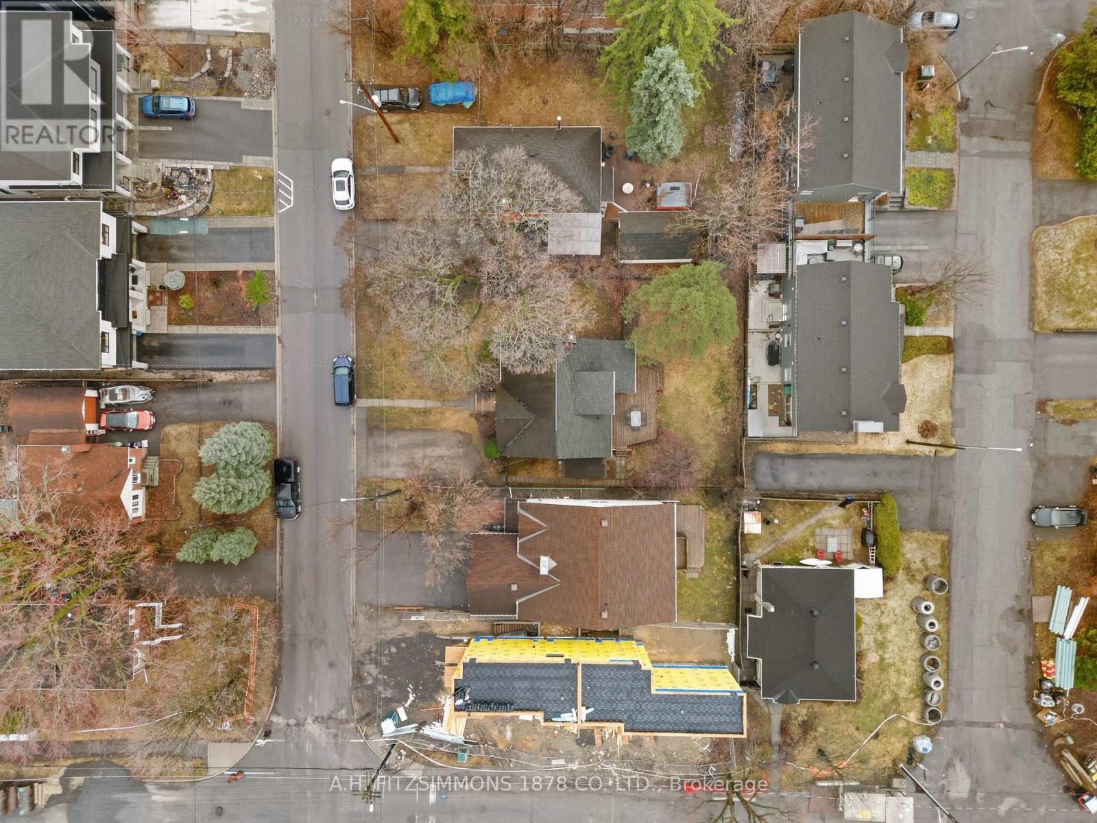 564 Tweedsmuir Avenue