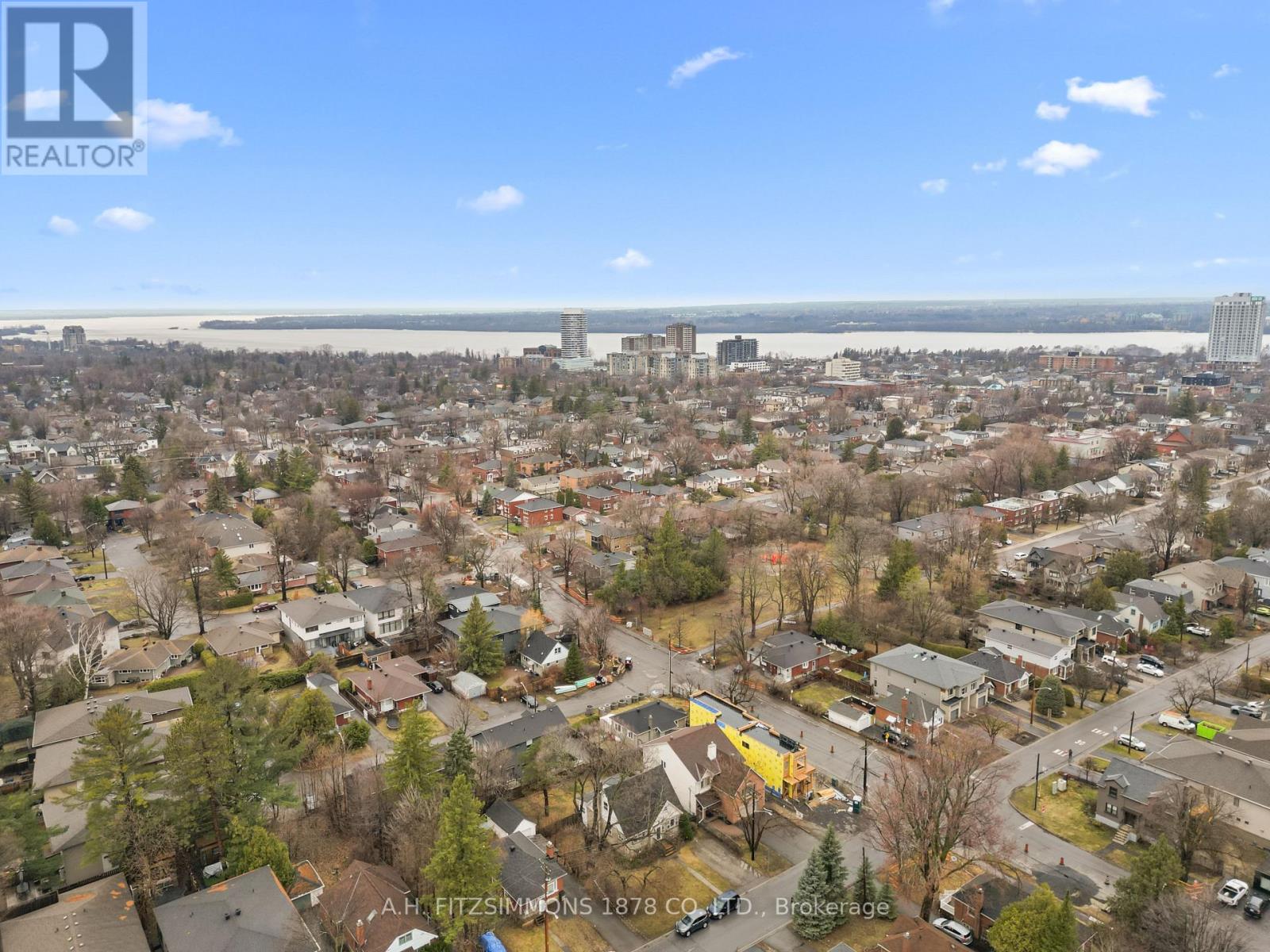 564 Tweedsmuir Avenue