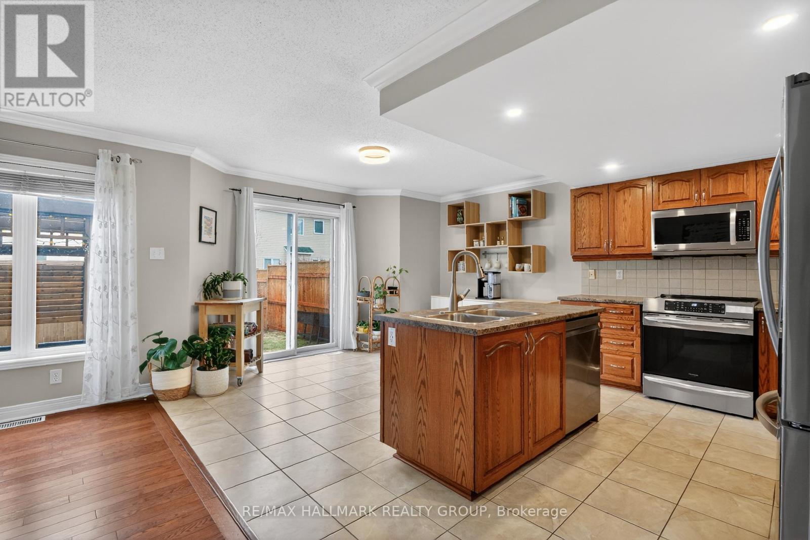 2041 Cherington Crescent