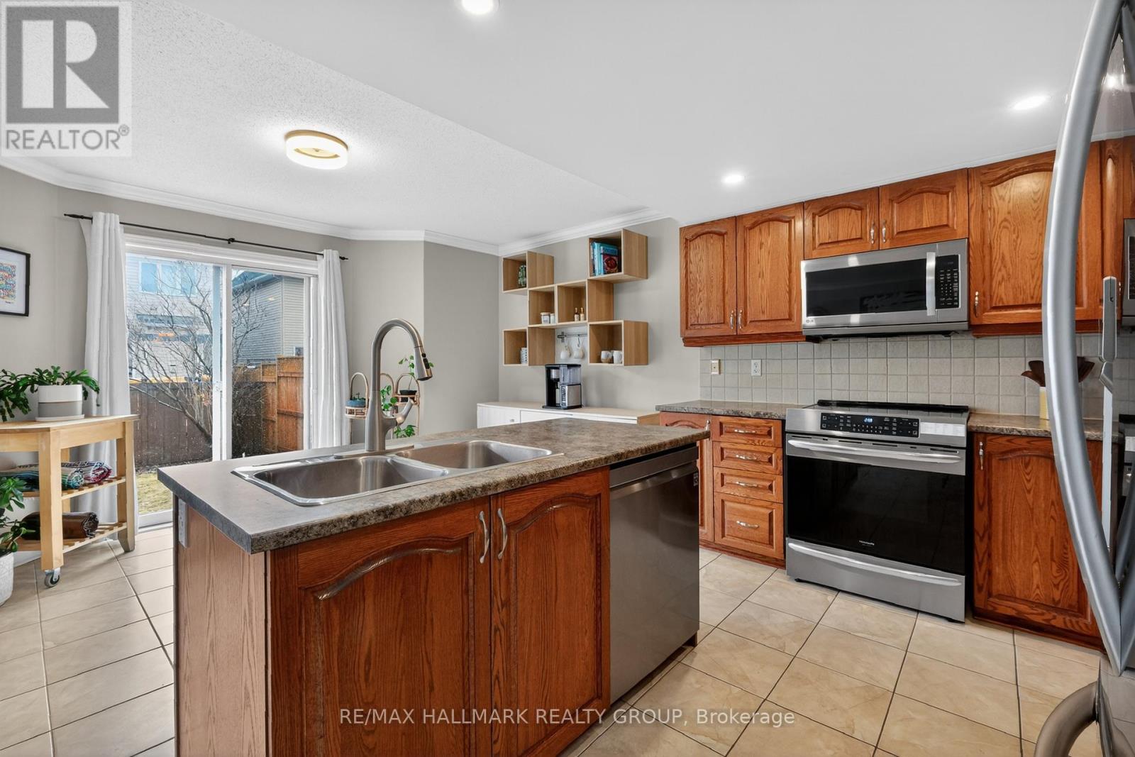 2041 Cherington Crescent