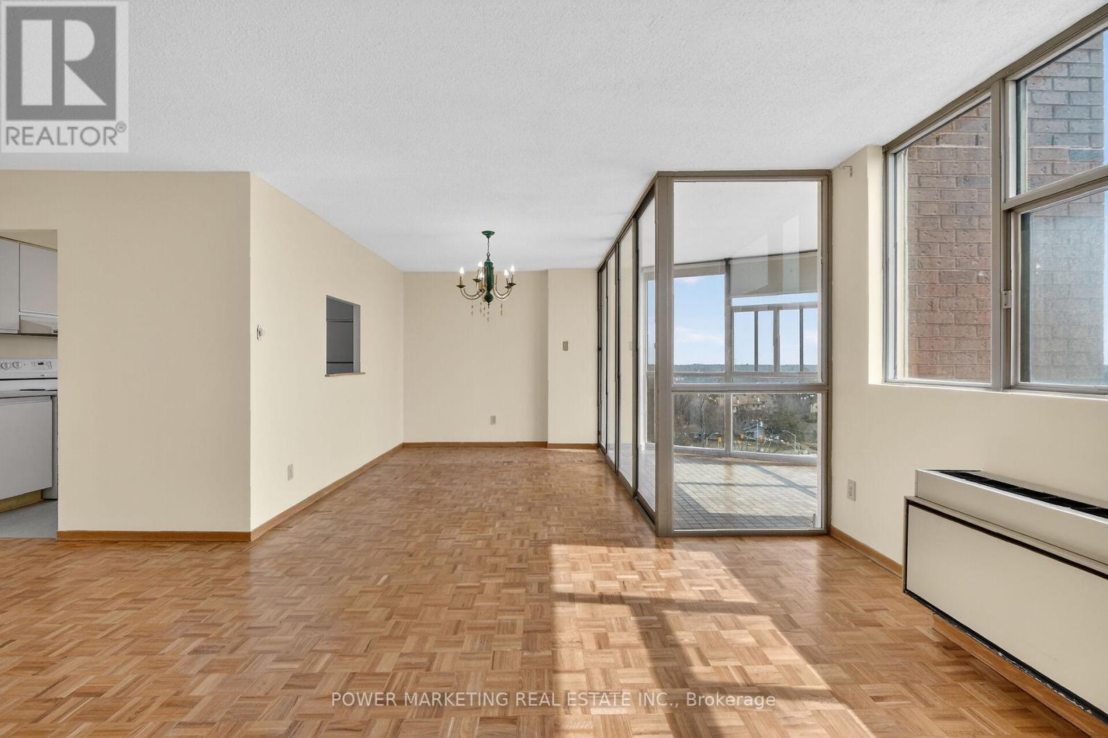 1204 - 2760 Carousel Crescent