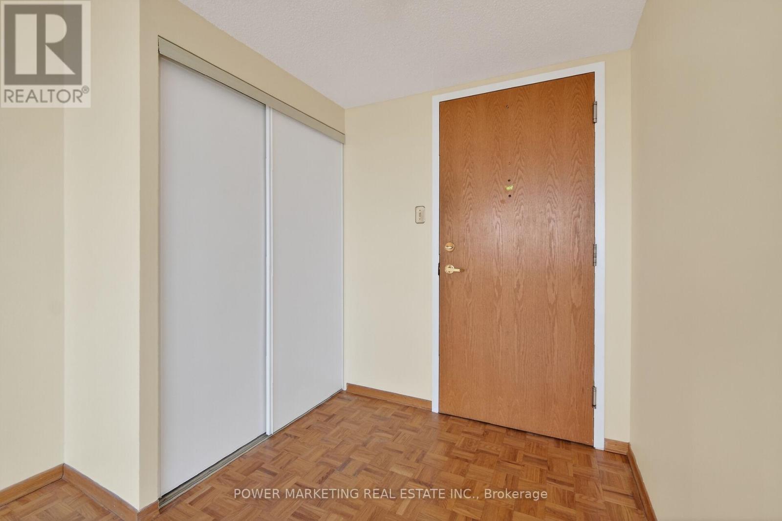 1204 - 2760 Carousel Crescent