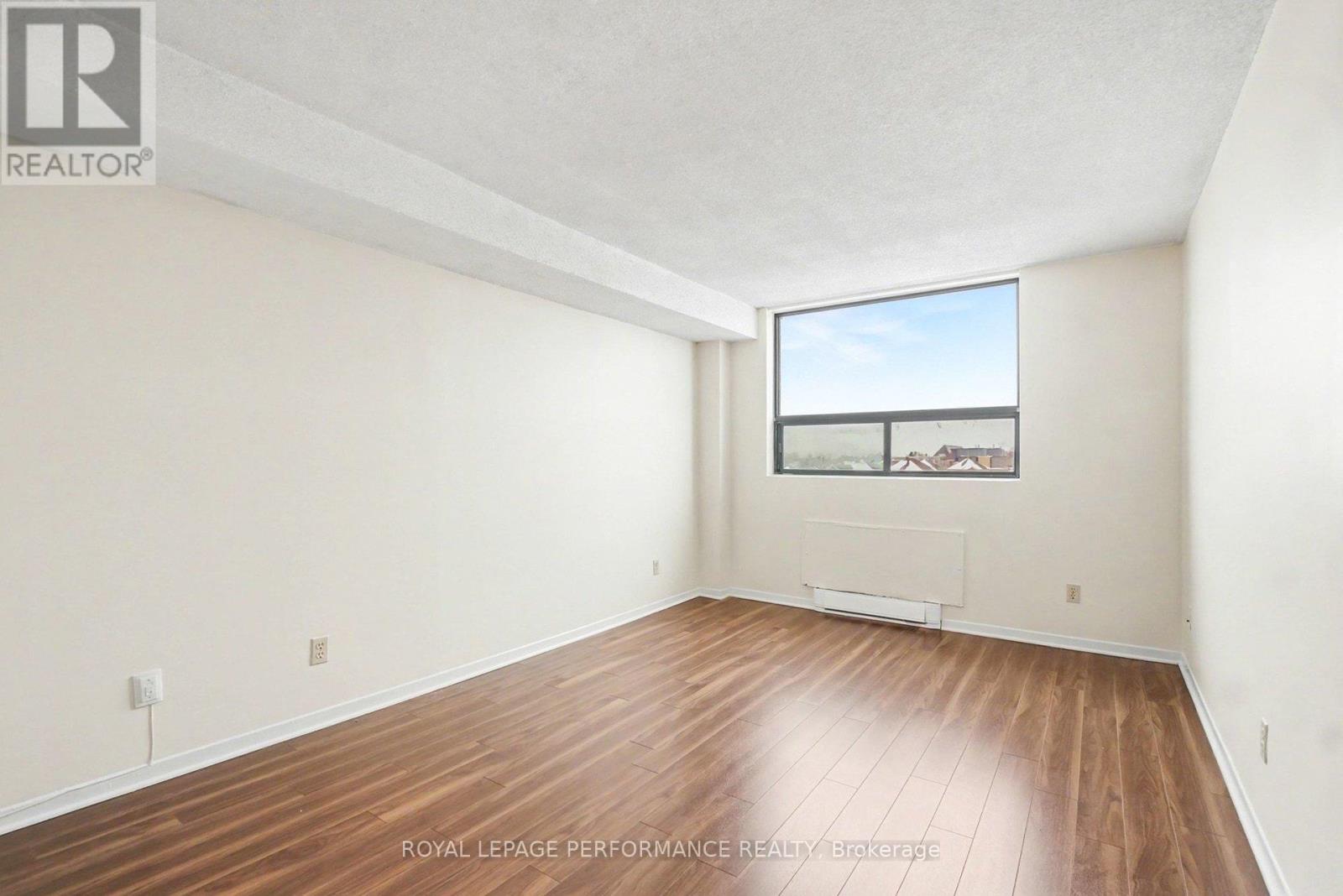 402 - 1440 Heron Road