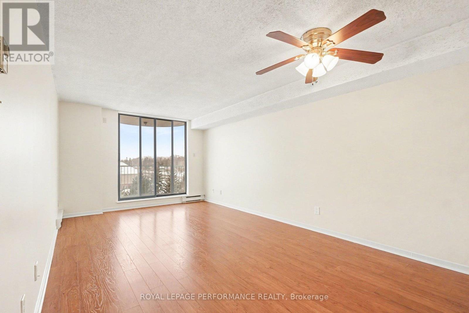 402 - 1440 Heron Road