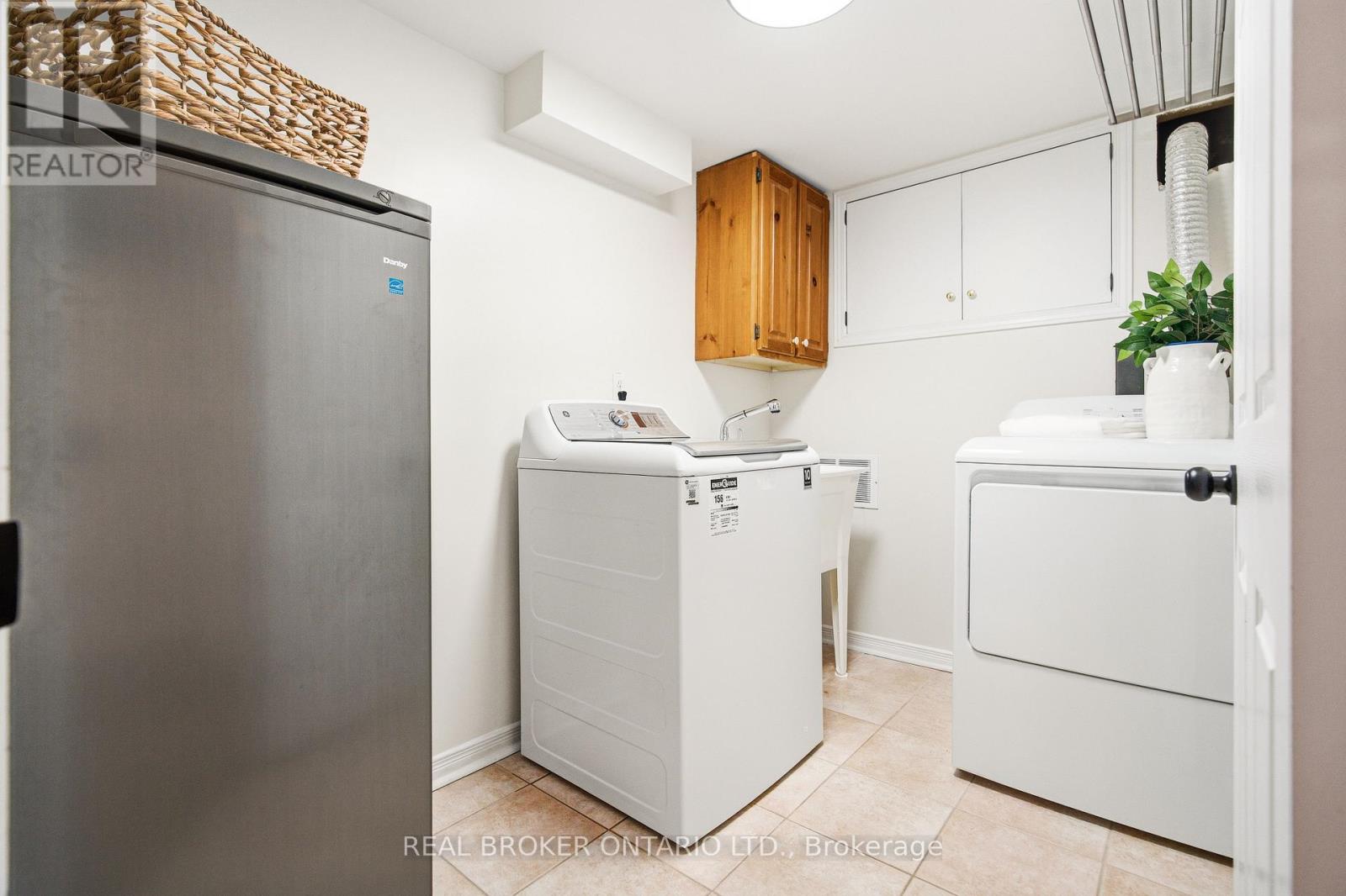 496 Hartleigh Avenue