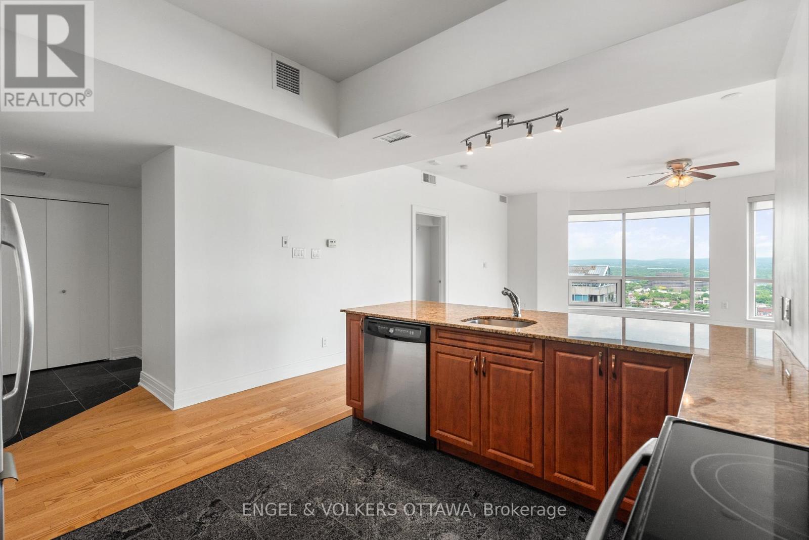 2603 - 234 Rideau Street