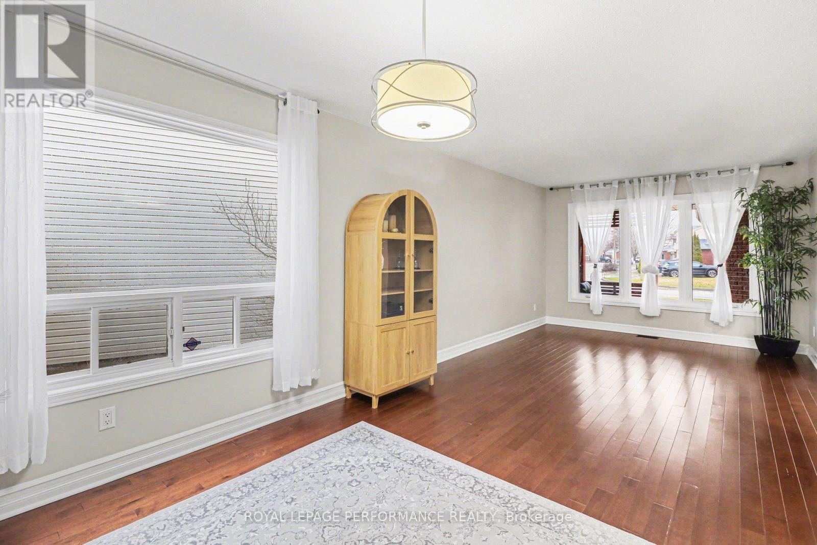 1006 Sheenboro Crescent