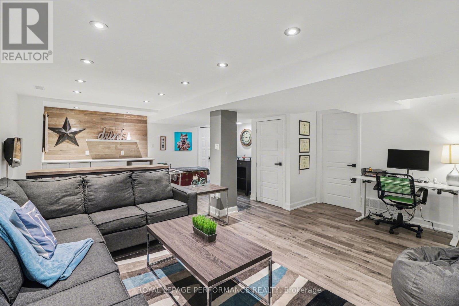 1006 Sheenboro Crescent