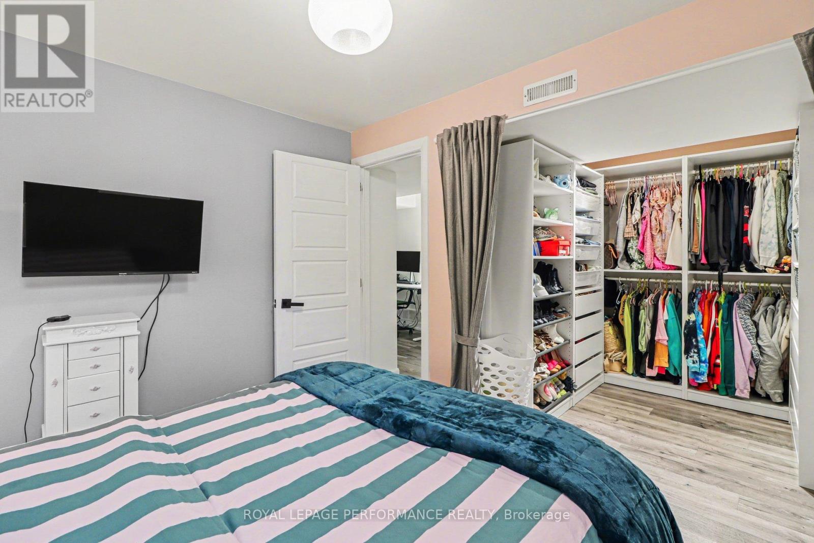 1006 Sheenboro Crescent