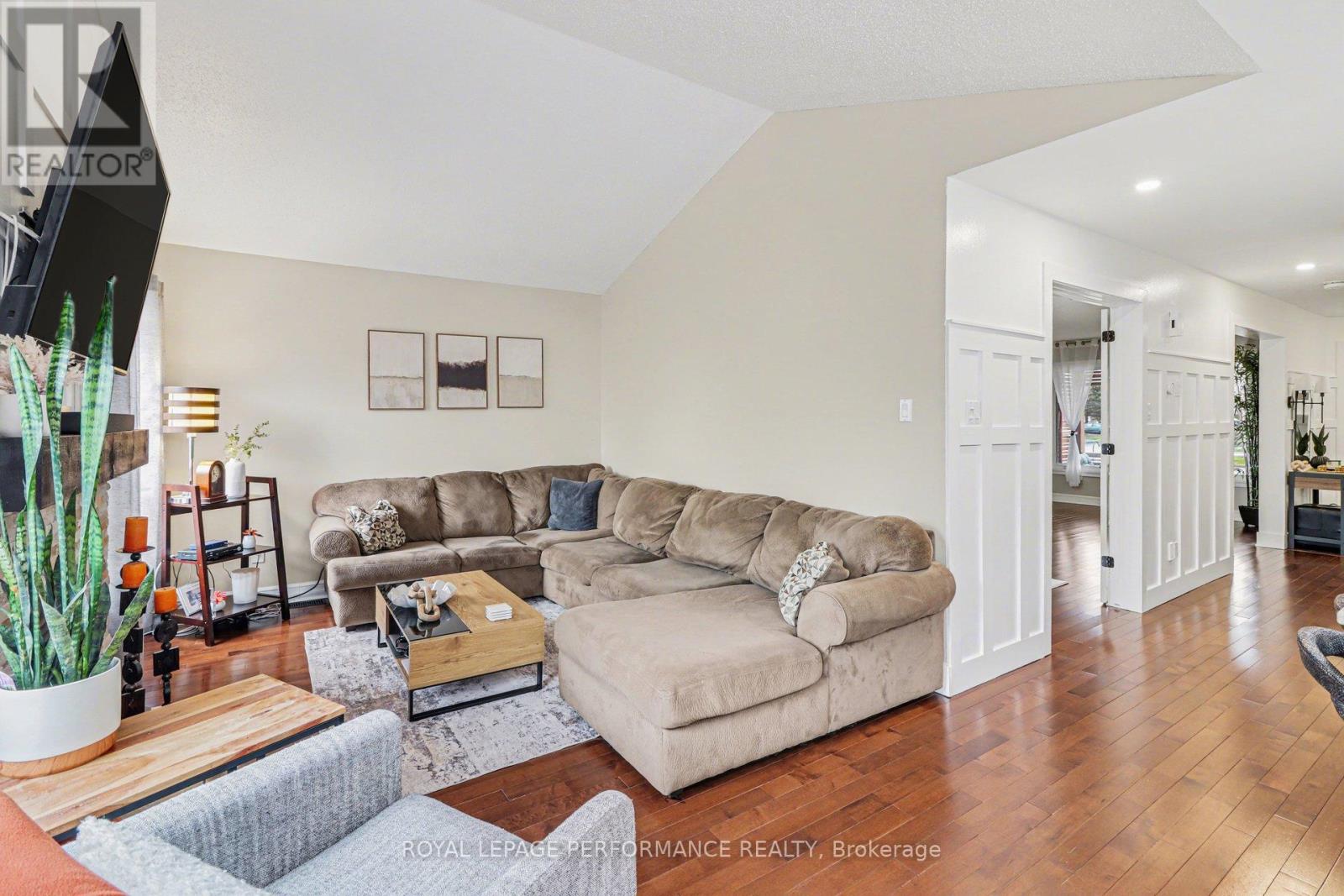 1006 Sheenboro Crescent