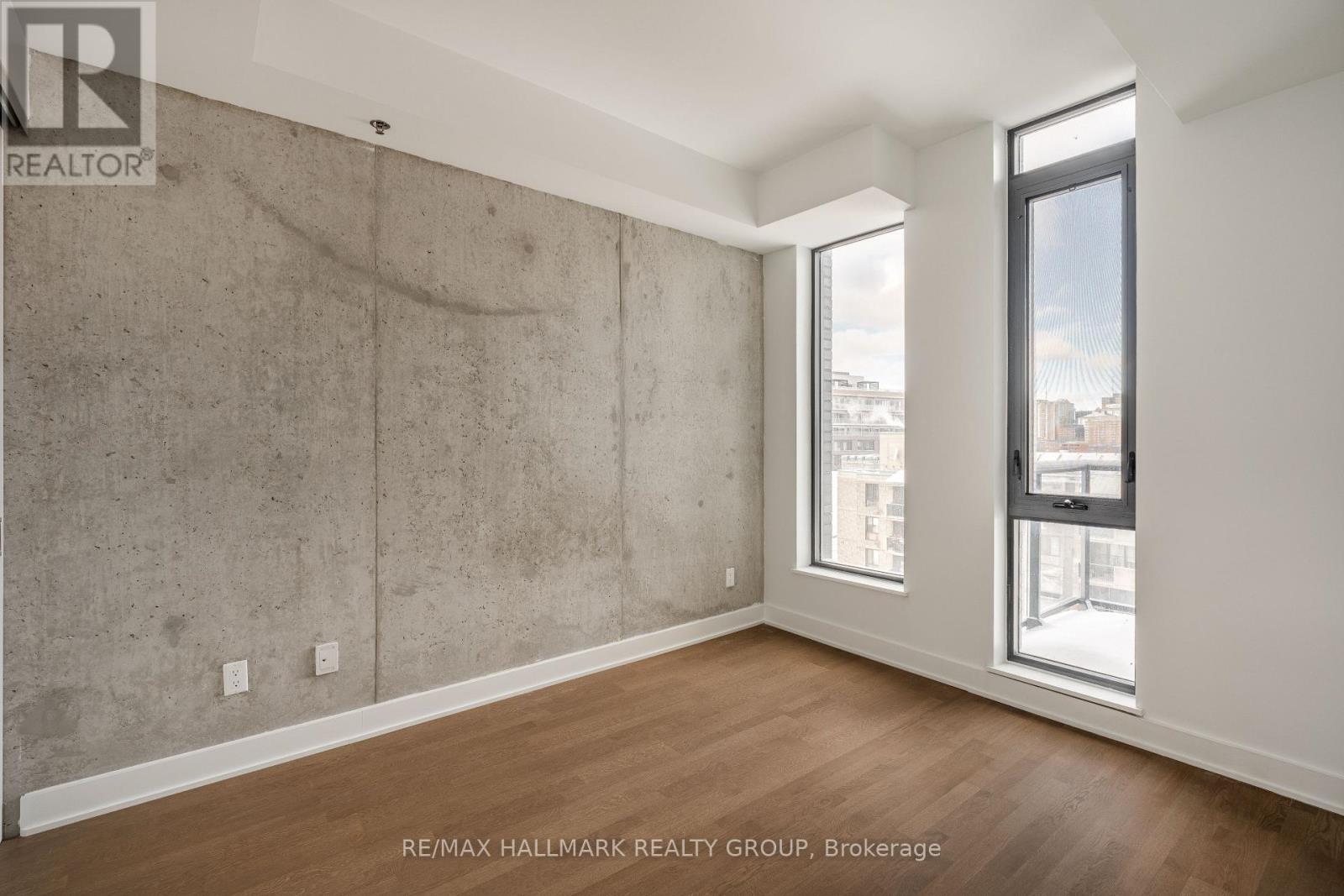 710 - 203 Catherine Street W