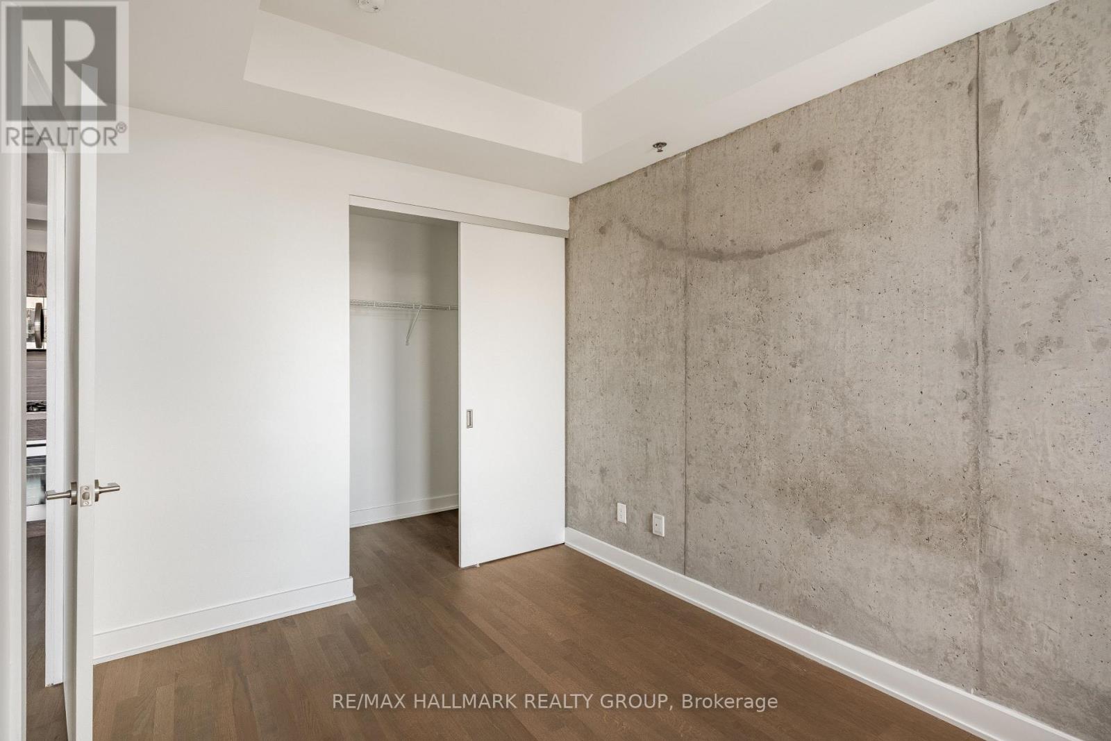 710 - 203 Catherine Street W